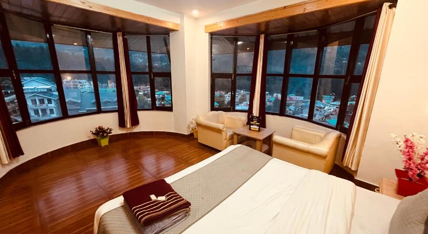 Hadimba Hill View - In City Center — Hotel in Manali