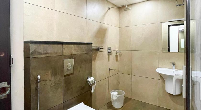 Bathroom, Belle Bonami Resort in Elappara