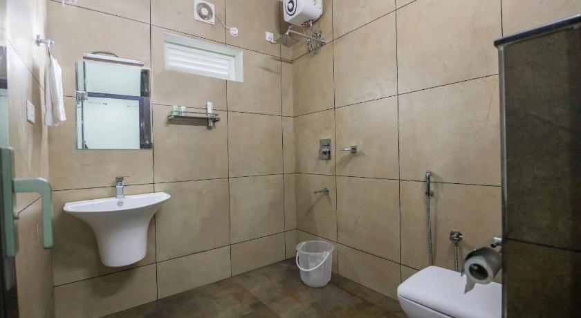Bathroom, Belle Bonami Resort in Elappara