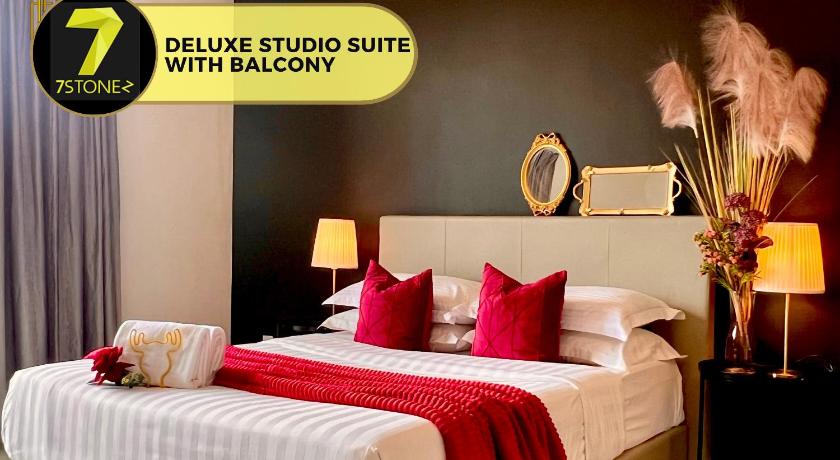 Image of Deluxe Studio Suite with Balcony 11