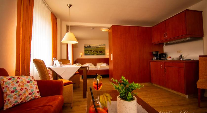 ヴァレン Hotel Zwei Linden - links der Elbe - Niedersachsen 3つ星 ホテル レストラン