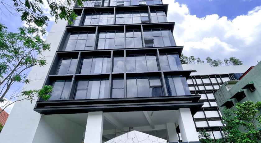 Continew Residences TRX Lux Pool View photo