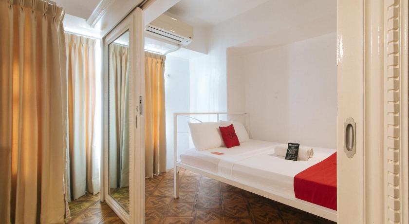 Image of Queen Room 8