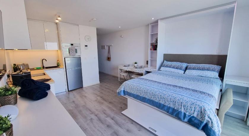 Brand New Top Floor Studio - The Hub Gibraltar - Self Catering — Hotel in Gibraltar