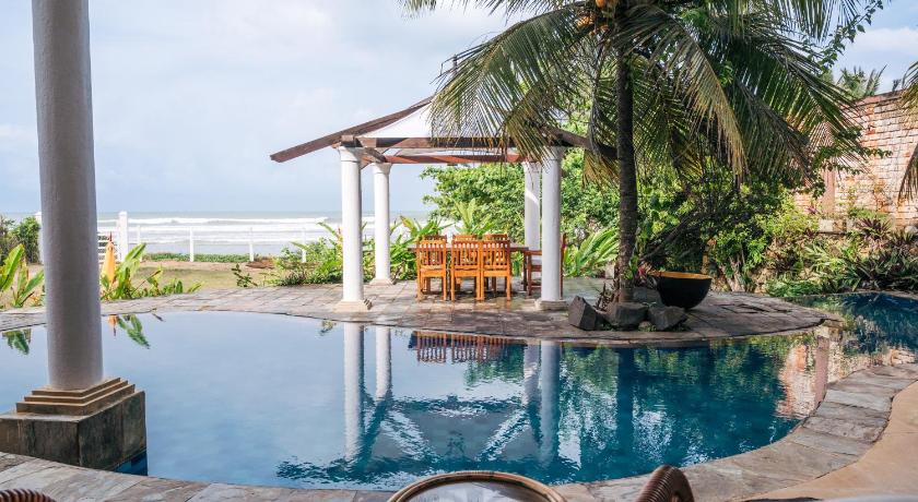 Santi Beach House with pool &amp; beach — Hotel in Mirissa