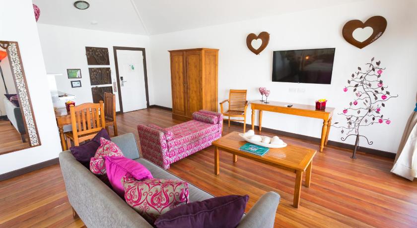 Image of Deluxe King Suite 9