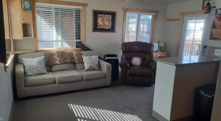 Wanderlust Condo- one bedroom photo
