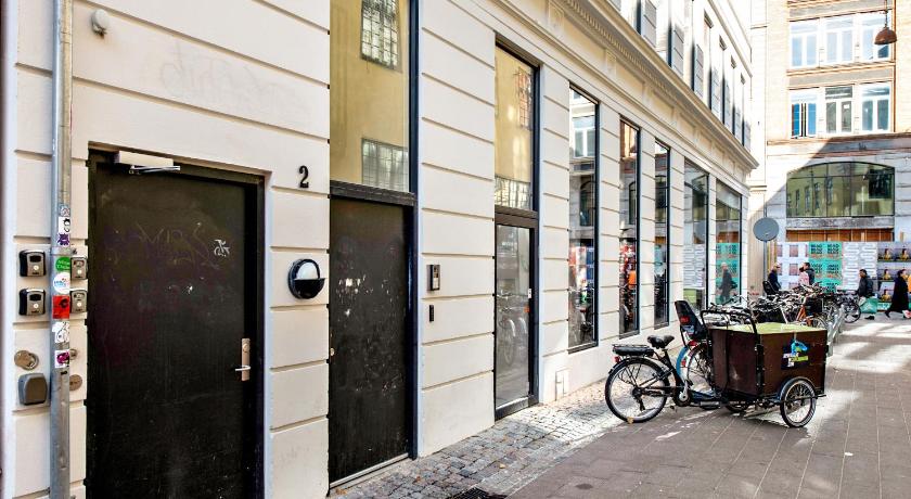 Fantastic Four-bedroom Centrally Located Apartment with a Roof Terrace - image 9