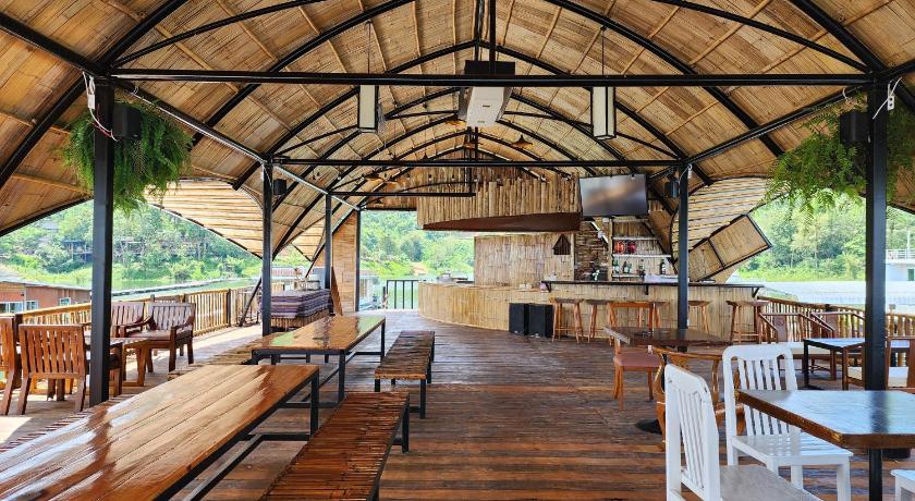 カンチャナブリ Banrai Waan Wan Resort 3つ星 ホテル スイート