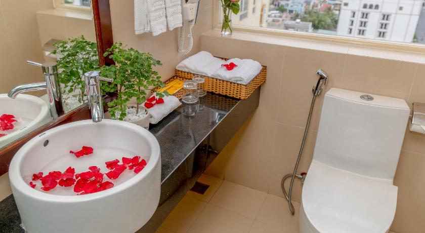 Image of Superior Double with Window 15