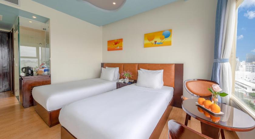 Image of Deluxe Twin with City View 4