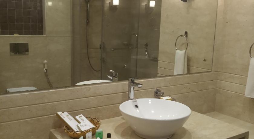 Image of Deluxe Room 8