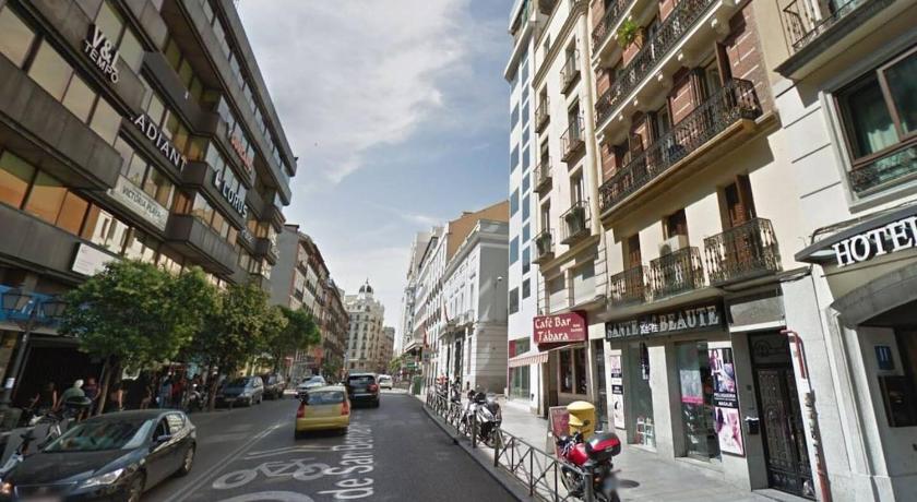 AmazINN Places Gran Via IV photo