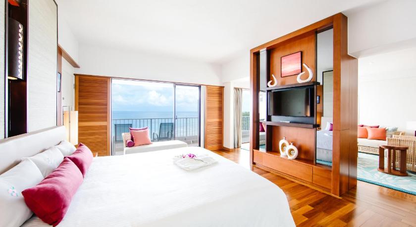 オーシャンフロント　プレミアスイート　大晦日の花火ビュー (Ocean Front Premier Suite - NYE Fireworks Guaranteed view)の画像 0