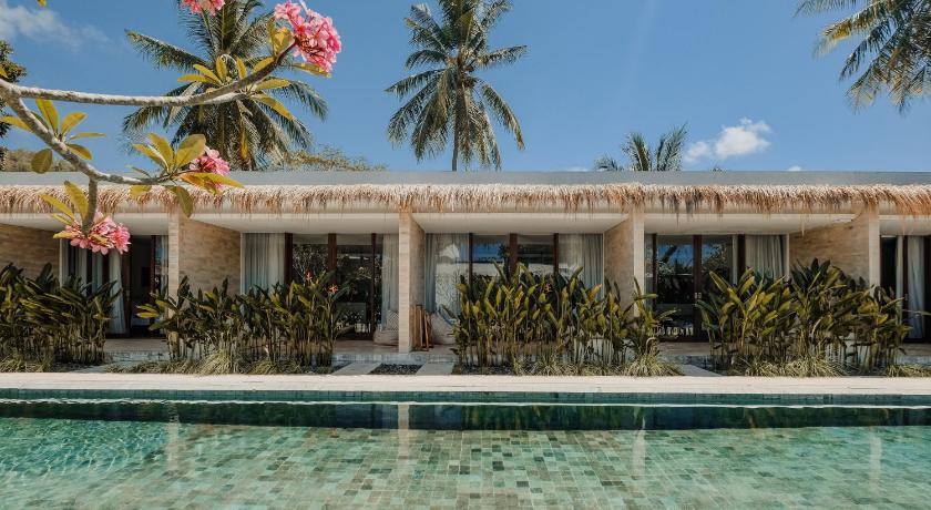 Image of Deluxe Pool 5