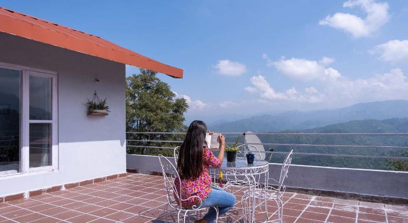 StayVista at Misty Mountains Cottage photo