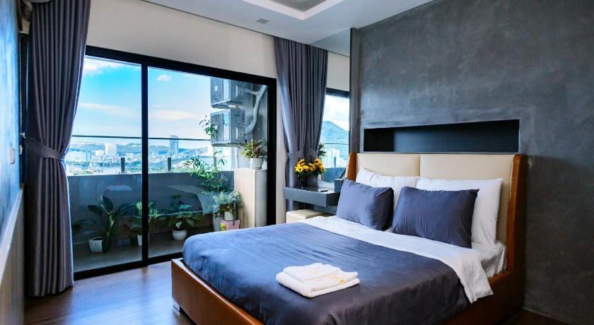 Căn Hộ 3 Phòng Ngủ (Three-Bedroom Apartment)