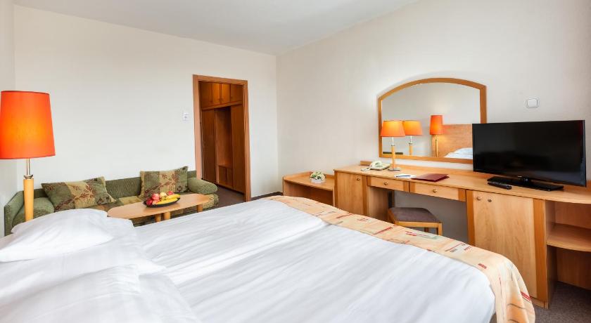 Image of Superior Triple Room 3