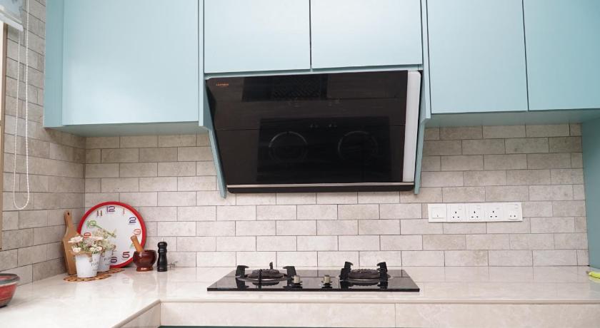 5 bedroom terrace house in Chendering photo