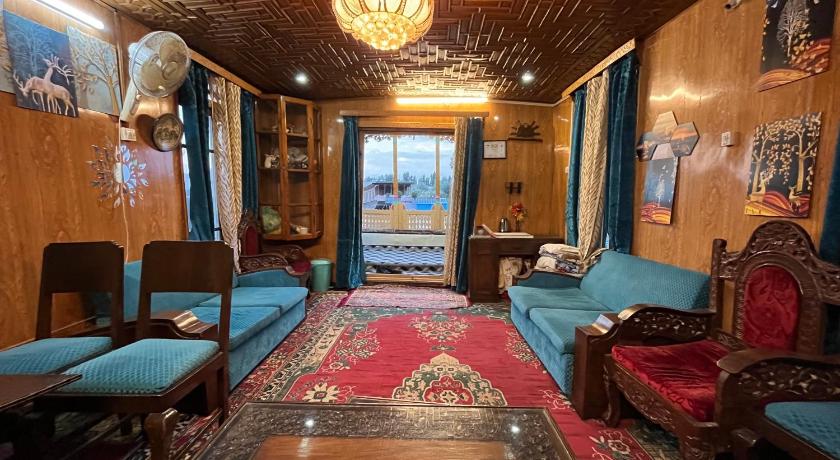 New Silver Jubilee Heritage Group Of Houseboats photo