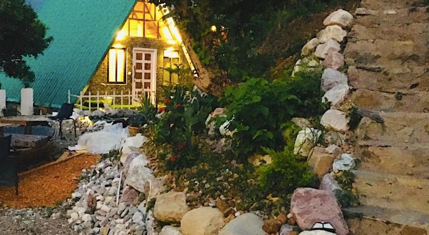 Gadeni Stays at Nainital - A frame cottage — Hotel in Nainital