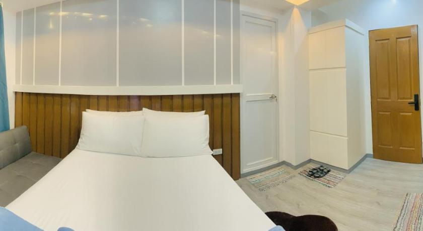 Cozy Unit at the heart of Balanga City photo