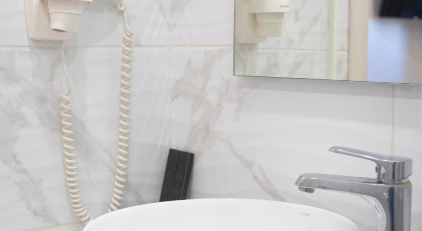 Image of Double Room with Private Bathroom 3