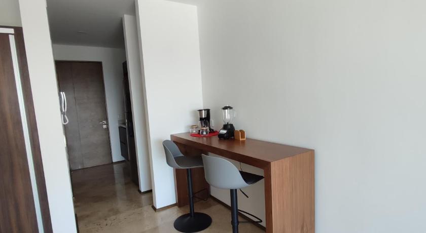 Menesse mitdtown2 , AVE 25TH