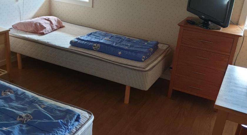 Image of Double or Twin Room with Shared Bathroom 2