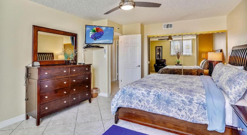 a bedroom with a bed, dresser, and a dresser, Trillium 1A - Premier in Madeira Beach (FL)