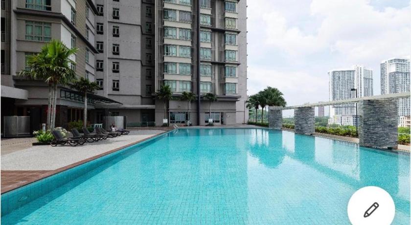 Shaftsbury residence cyberjaya with a pool &amp; Free Parking — Hotel in Kuala Lumpur