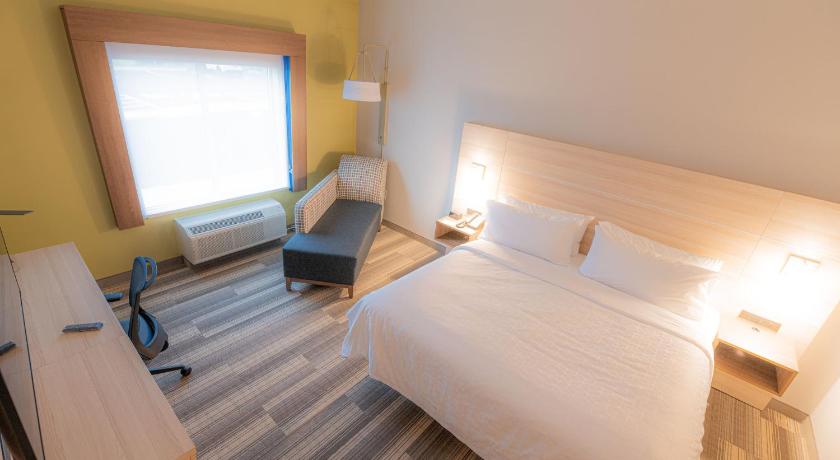 Holiday Inn Express And Suites Dayton East Beavercreek photo