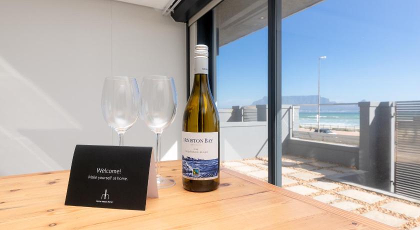 Seacrest B003 - Beachfront Apartment — Hotel in Cape Town