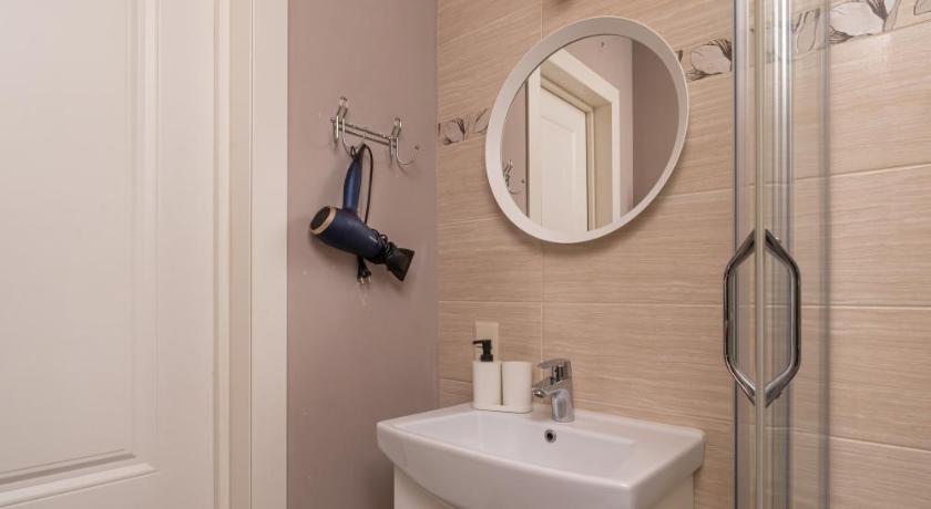 Charming Latvian classic style apartment photo