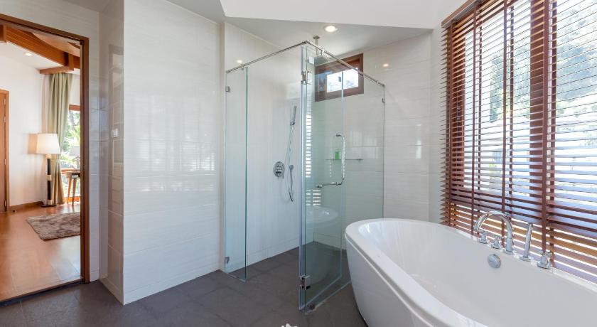 Image of Luxury Grand Pool Room 10