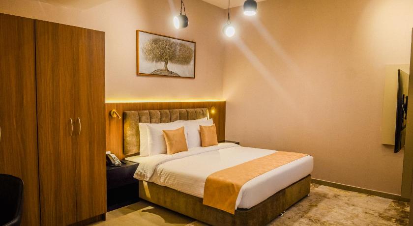 Image of Deluxe King Room 1