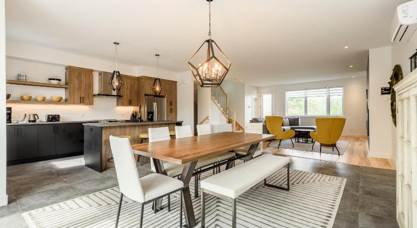 Le Memph Aigle spacious comfortable condo cottage eco friendly 3 bedrooms - hot tub & pool Memphrema