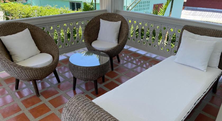 Image of Deluxe King Suite with Balcony 1