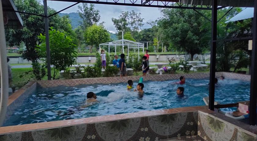 Armthong Resort photo