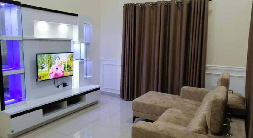 Homestay Sungai Besar with Private Pool RUMAH HANA photo