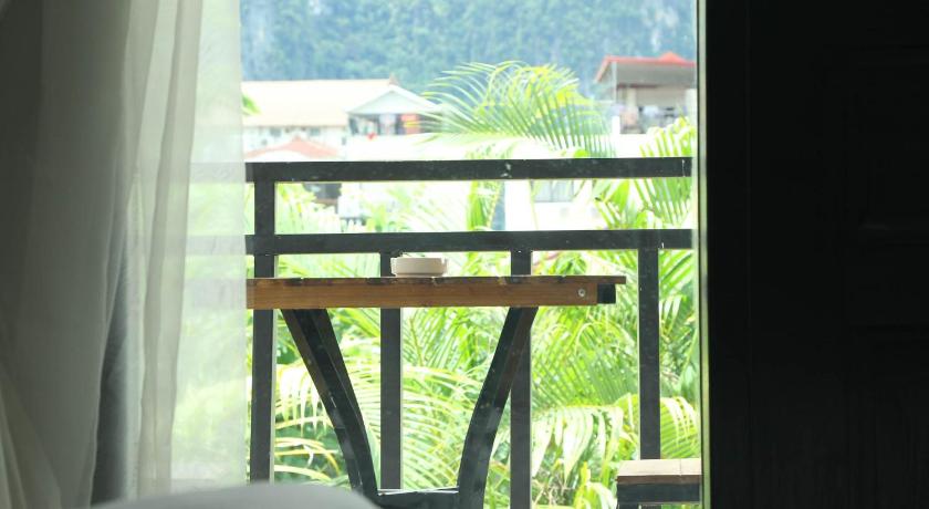 Confetti Garden Resort Vang Vieng photo