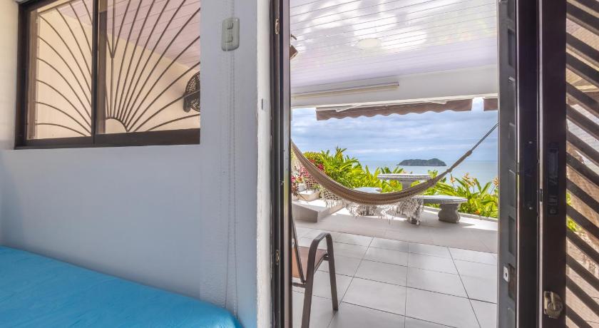 Image of Apartment with Sea View 7