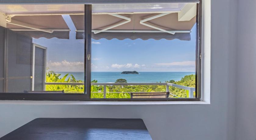 Image of Superior Apartment with sea views 11