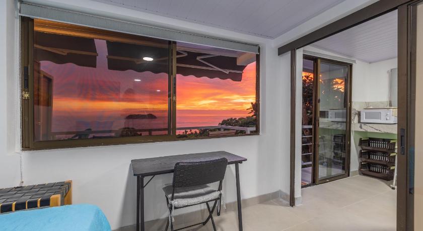 Image of Superior Apartment with sea views 10
