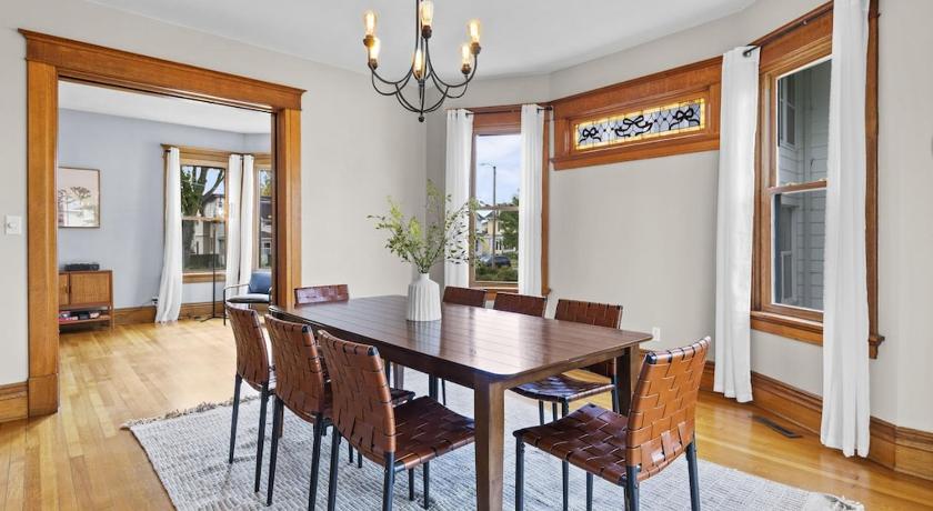 Pet-friendly 4 BD Historic Charmer at Marion Uptown photo