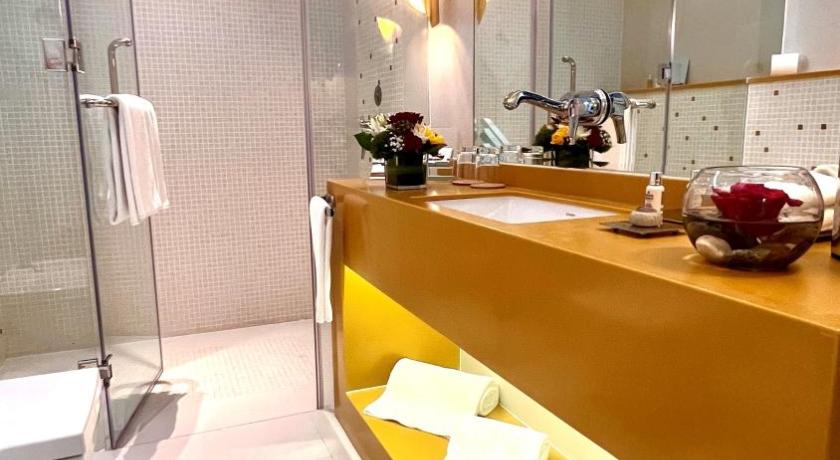 Image of Deluxe Suite 7