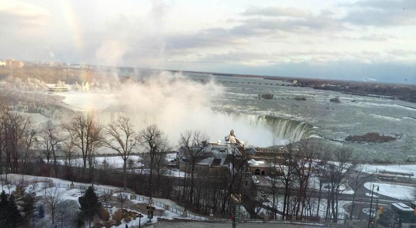 The Oakes Hotel Overlooking the Falls