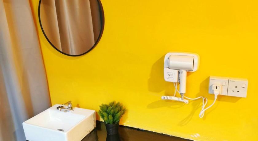 Image of Standard Family Bathroom 1