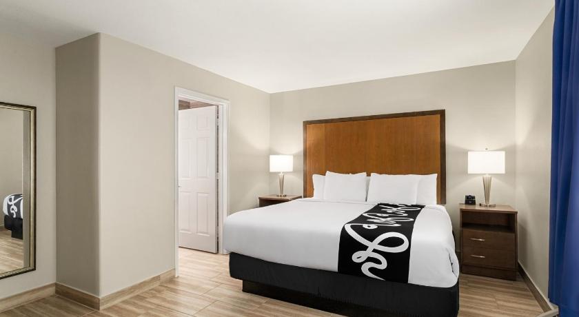 La Quinta Inn & Suites by Wyndham Brownsville North photo
