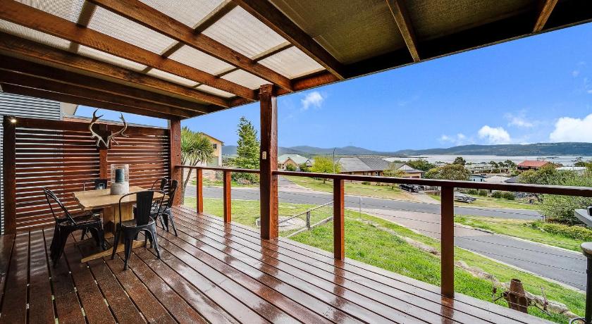 Ned Kelly's Retreat - Sophisticated style with modern convenience and magical outlook photo